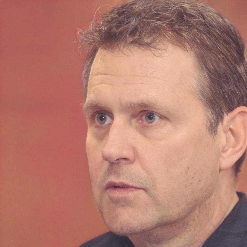 Портрет Дмитрия Каспарова, ведущего специалиста по автоматизации финансовой отчетности